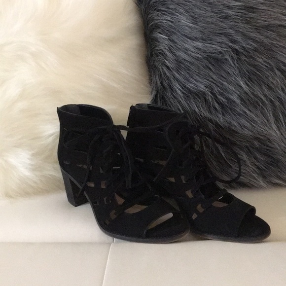Vince Camuto Shoes - Vince Camuto Lace up heels
